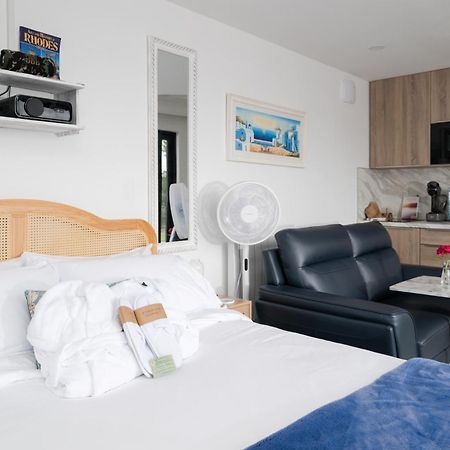 Lakescape - Waterfront Self- Catering Cabins エニスキリン エクステリア 写真