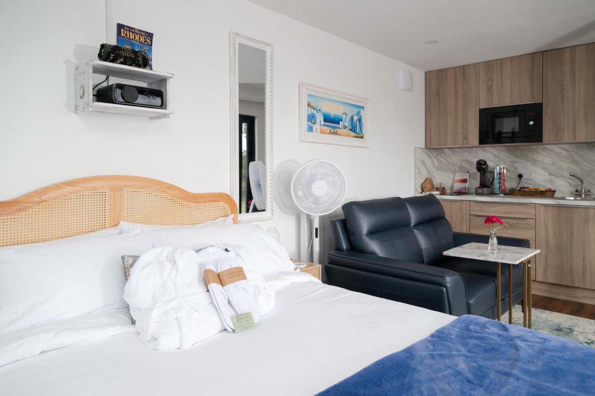 Lakescape - Waterfront Self- Catering Cabins エニスキリン エクステリア 写真