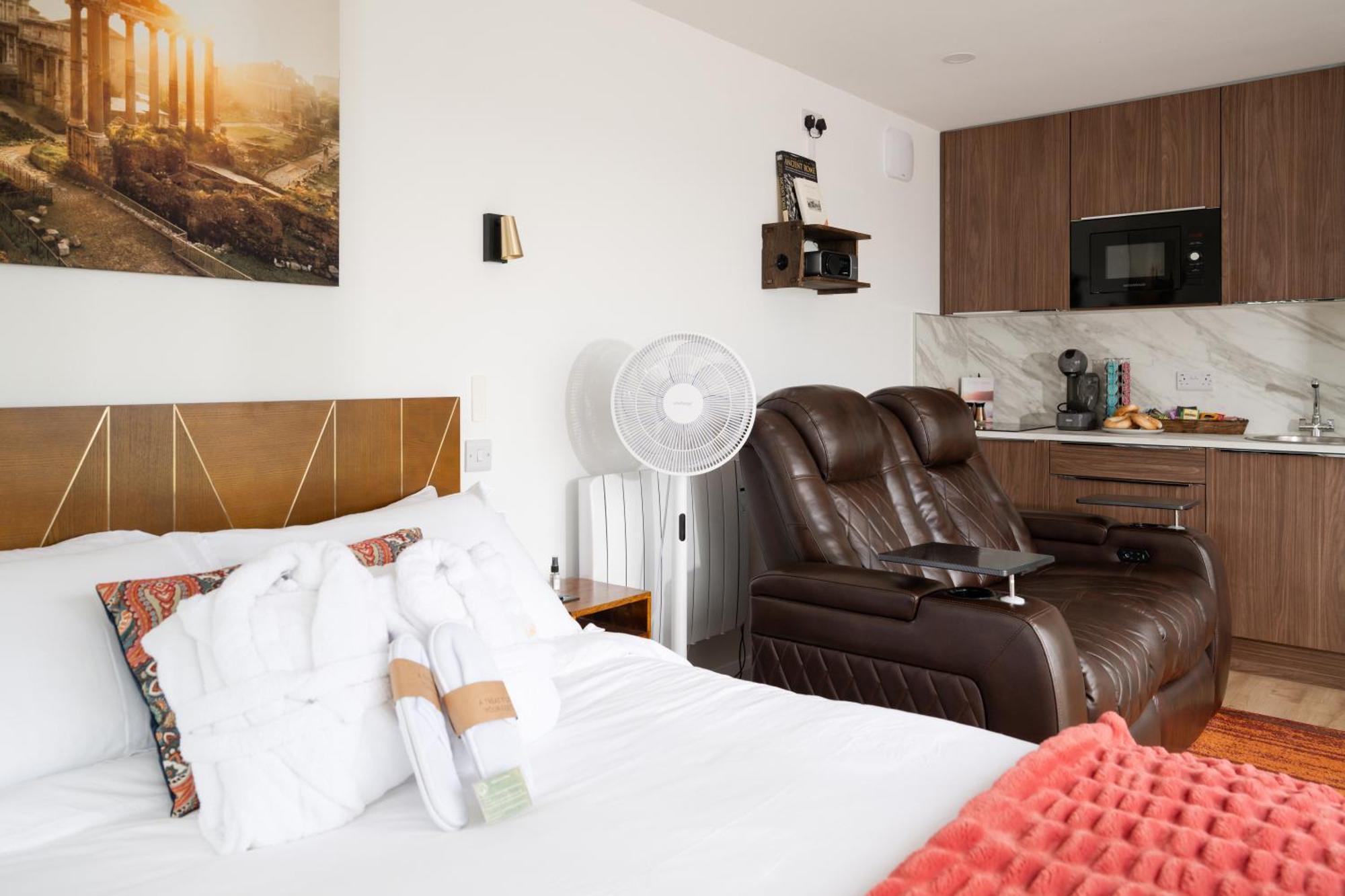 Lakescape - Waterfront Self- Catering Cabins エニスキリン エクステリア 写真