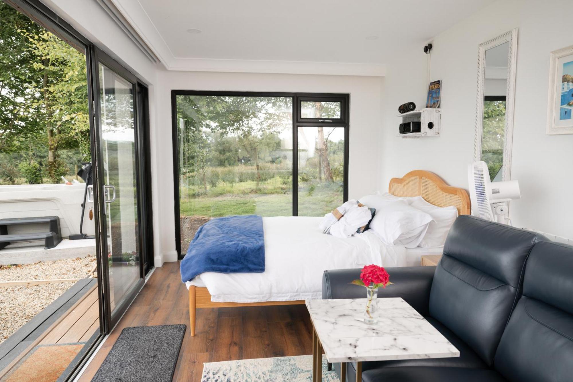 Lakescape - Waterfront Self- Catering Cabins エニスキリン エクステリア 写真