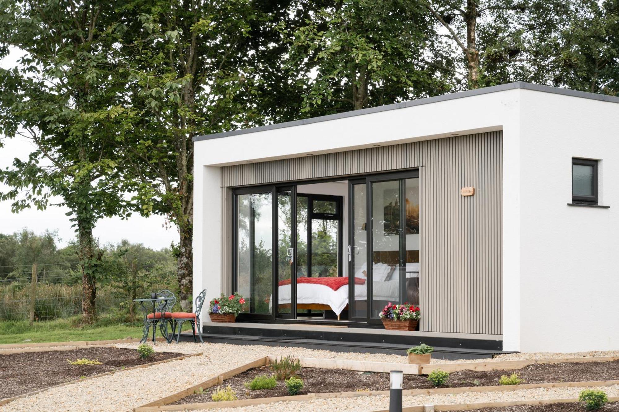 Lakescape - Waterfront Self- Catering Cabins エニスキリン エクステリア 写真