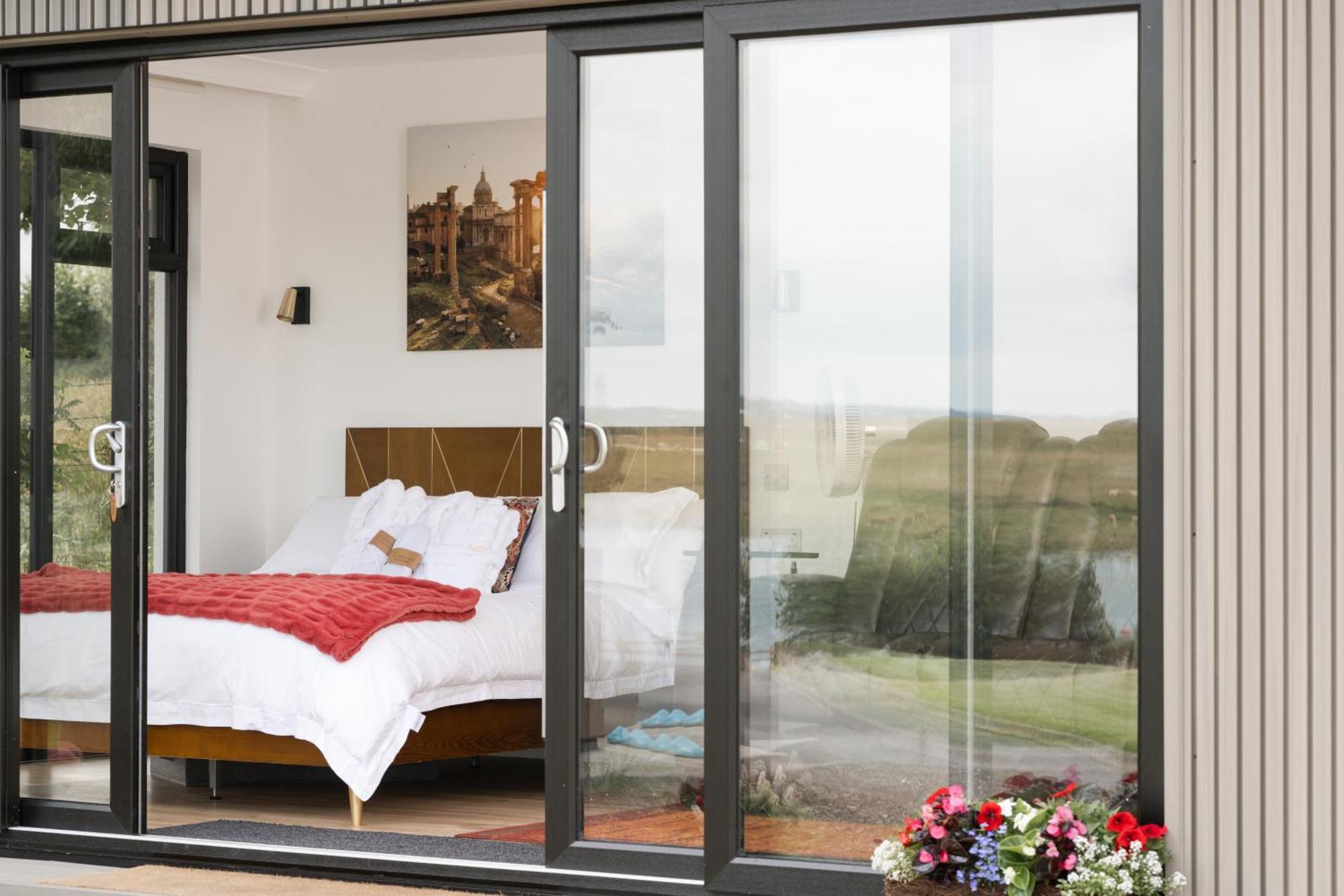 Lakescape - Waterfront Self- Catering Cabins エニスキリン エクステリア 写真