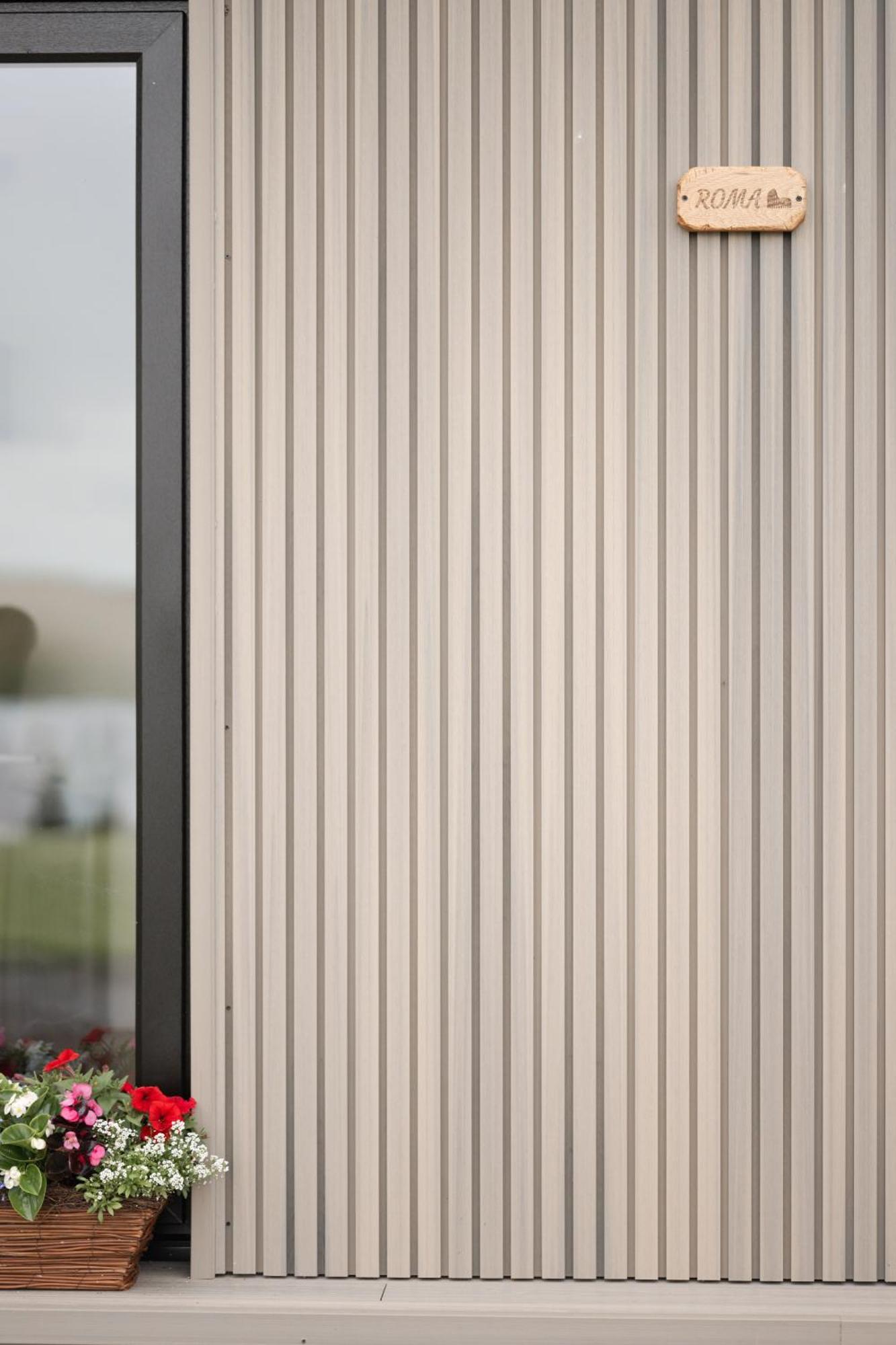 Lakescape - Waterfront Self- Catering Cabins エニスキリン エクステリア 写真