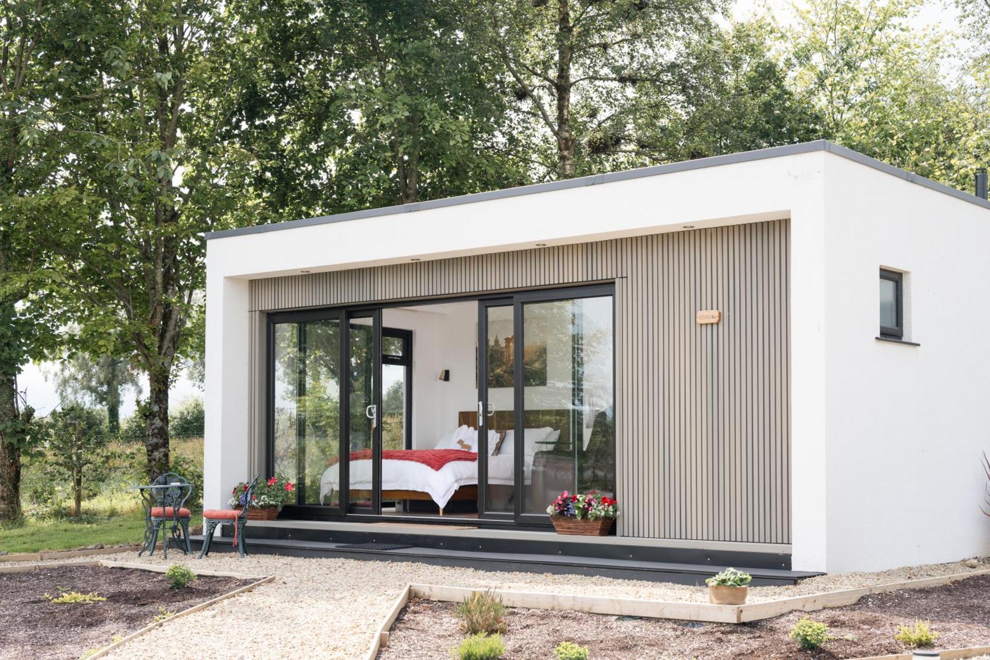 Lakescape - Waterfront Self- Catering Cabins エニスキリン エクステリア 写真