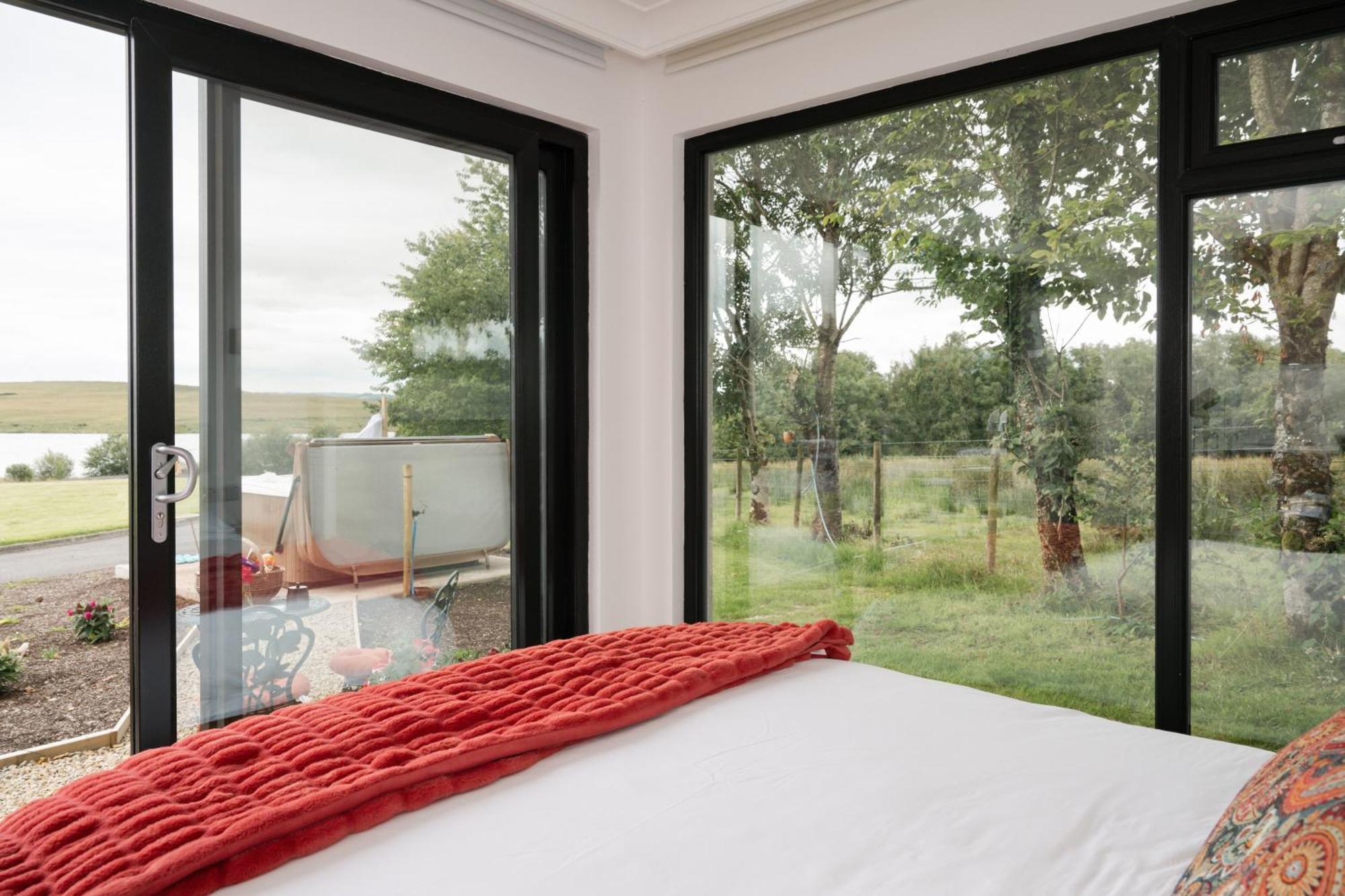 Lakescape - Waterfront Self- Catering Cabins エニスキリン エクステリア 写真