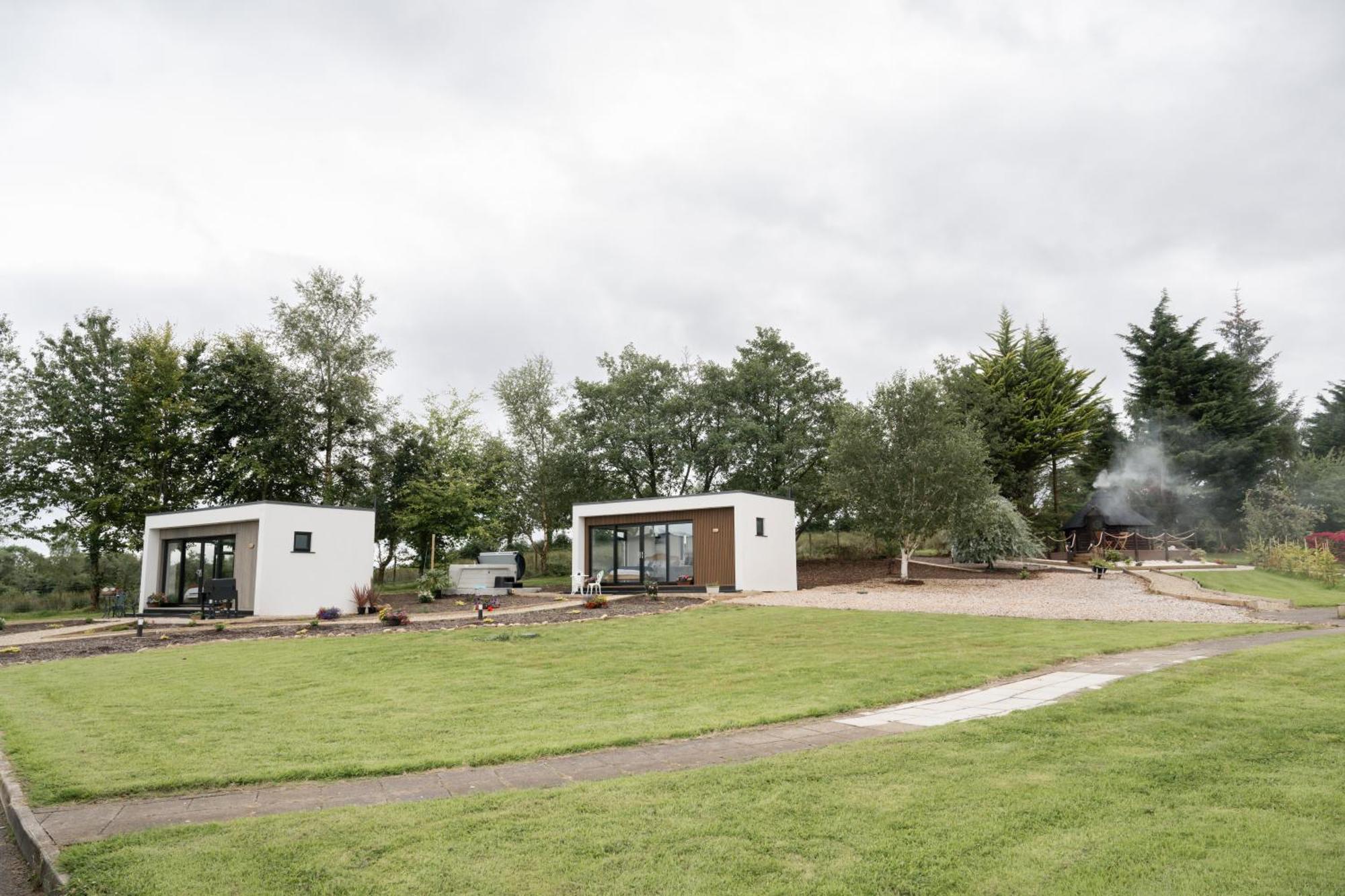 Lakescape - Waterfront Self- Catering Cabins エニスキリン エクステリア 写真