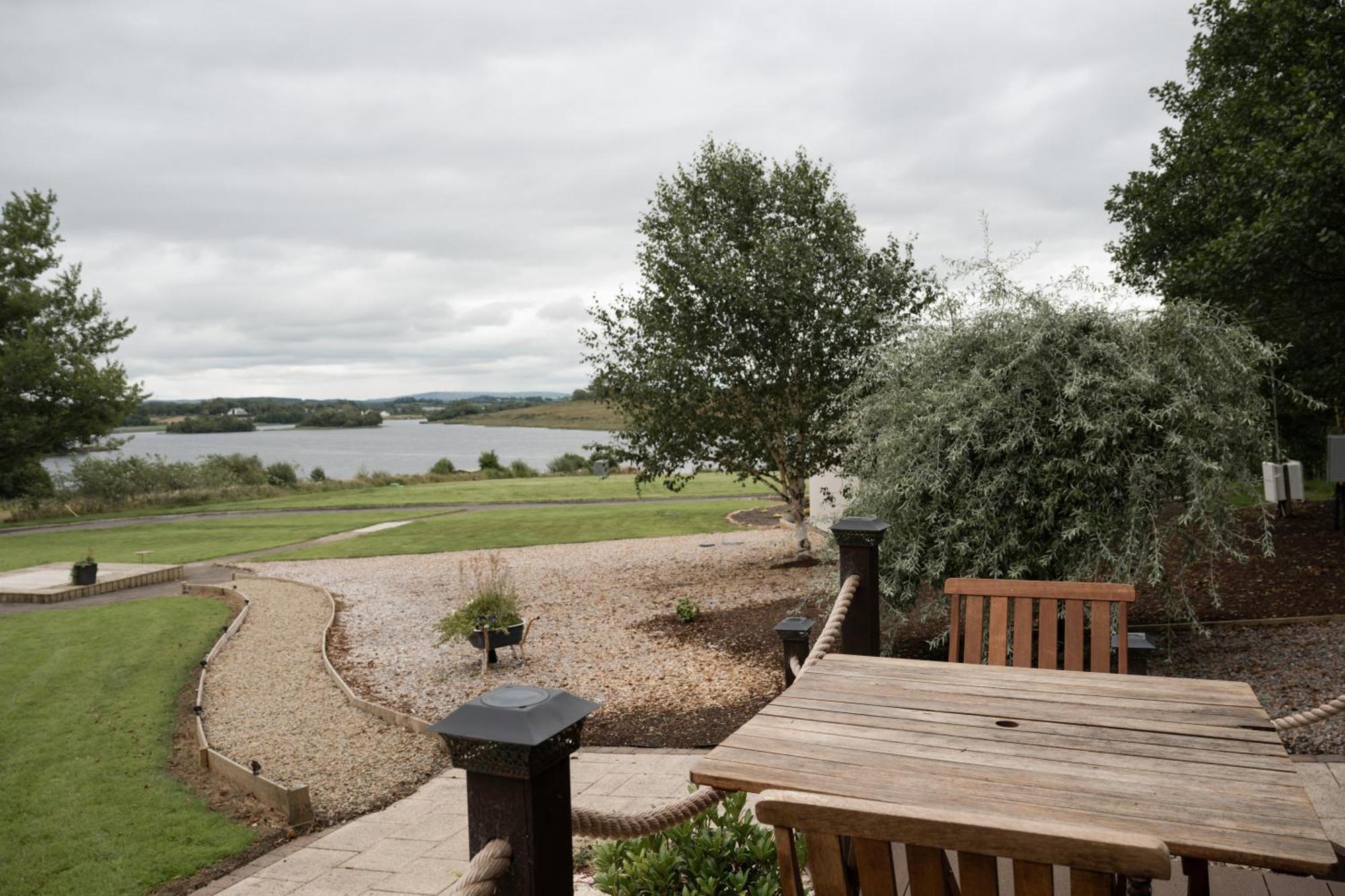 Lakescape - Waterfront Self- Catering Cabins エニスキリン エクステリア 写真