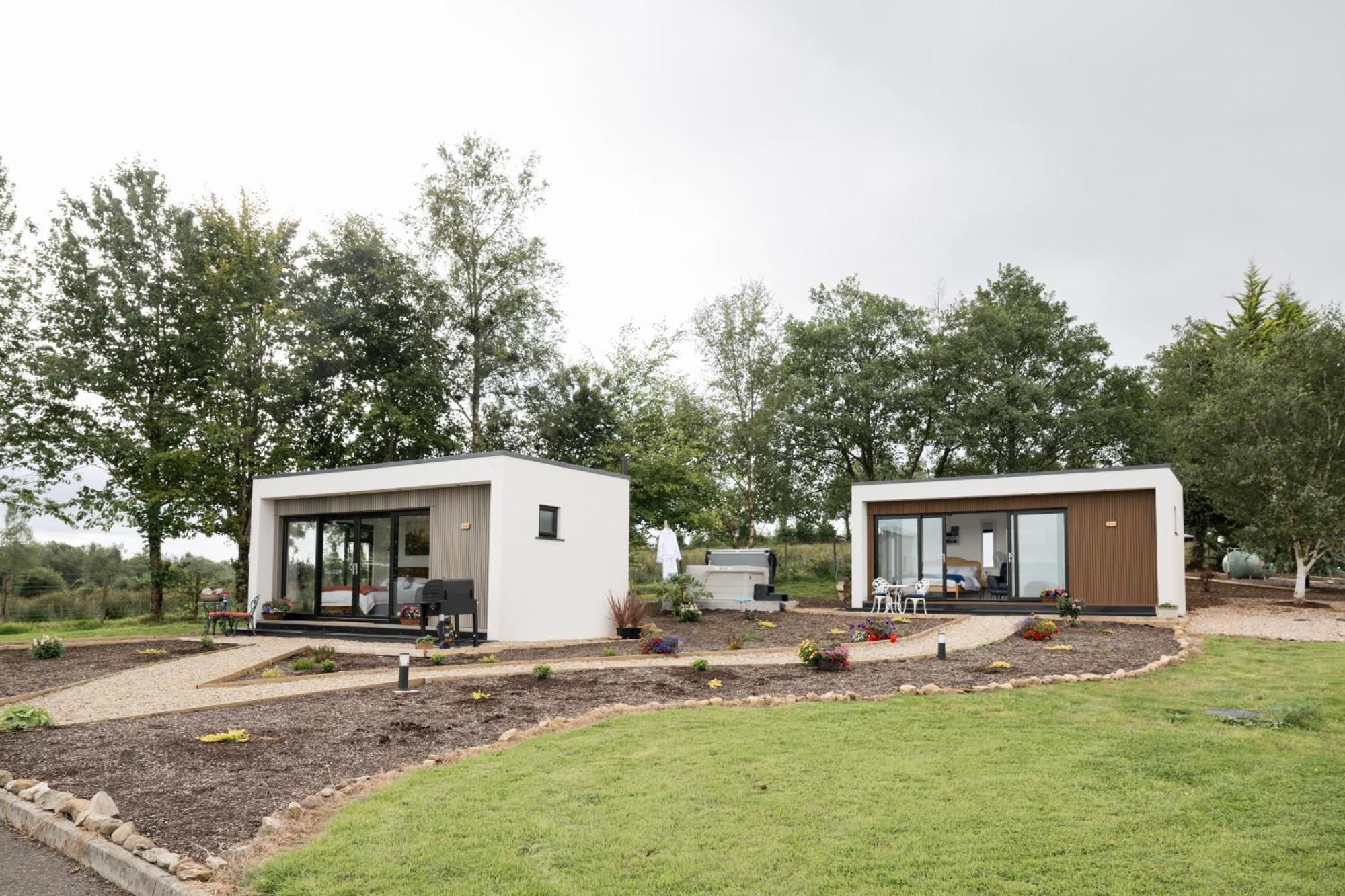 Lakescape - Waterfront Self- Catering Cabins エニスキリン エクステリア 写真