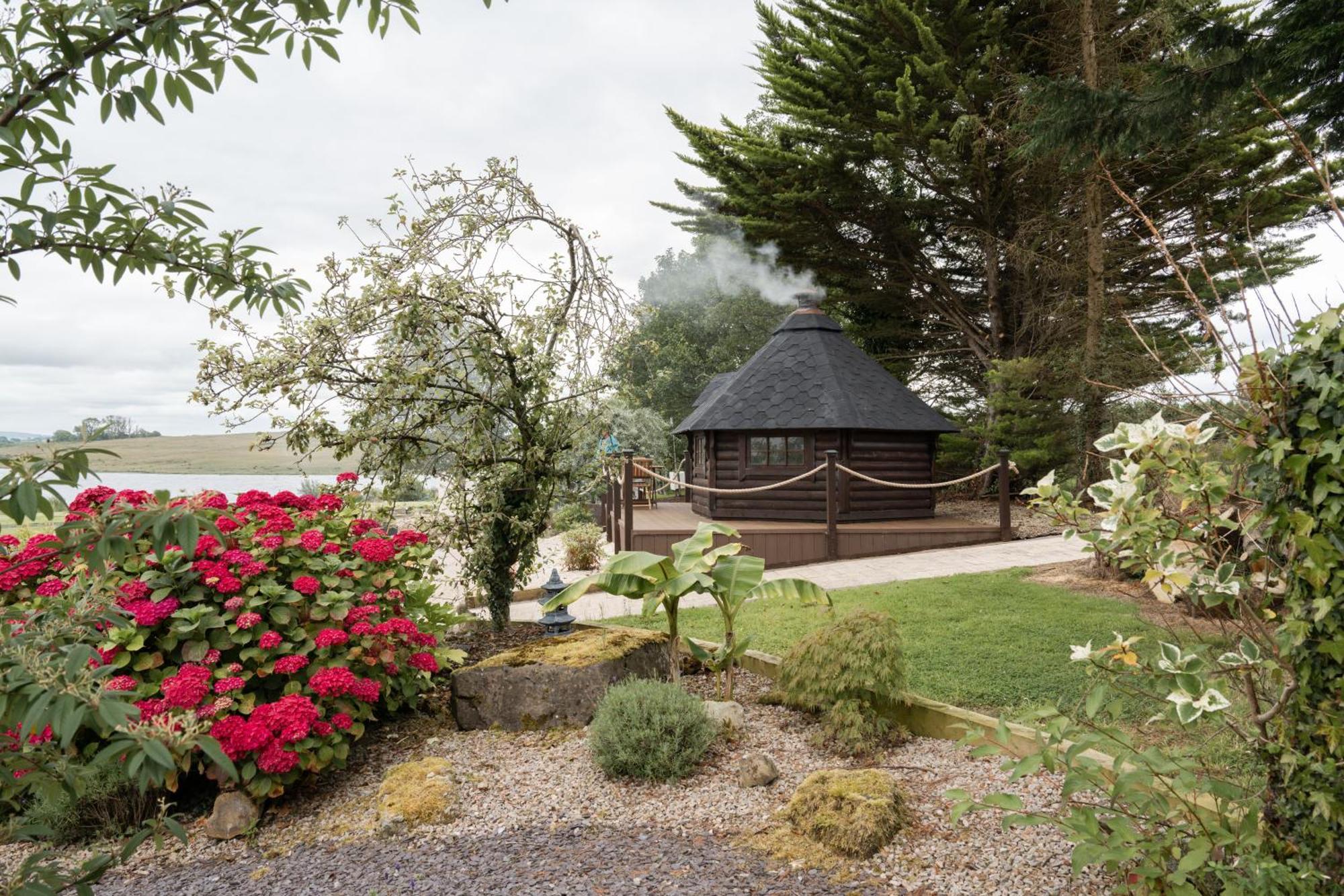 Lakescape - Waterfront Self- Catering Cabins エニスキリン エクステリア 写真